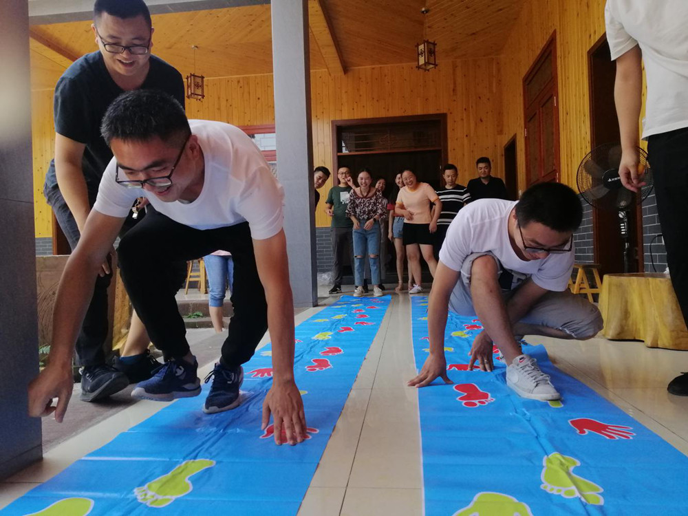 �����l(f��)չ��˾�����w�������������ġ������l(f��)չ��˾�_չ����(hu��)Ȥζ���(d��ng)